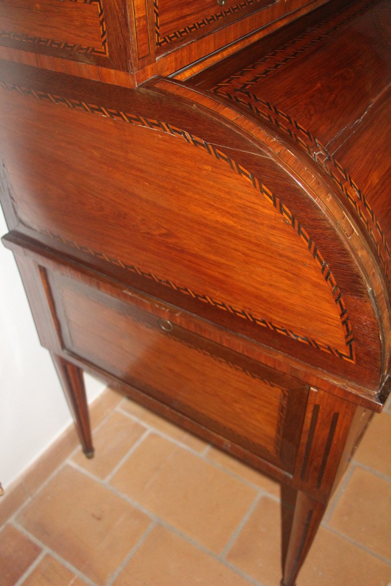 Bureau cylindre en marqueterie aux instruments de musique, époque Louis XVI, XVIIIe siècle.-photo-2