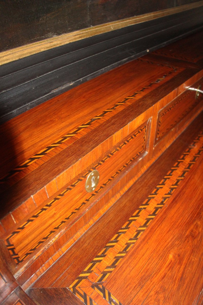 Bureau cylindre en marqueterie aux instruments de musique, époque Louis XVI, XVIIIe siècle.-photo-3