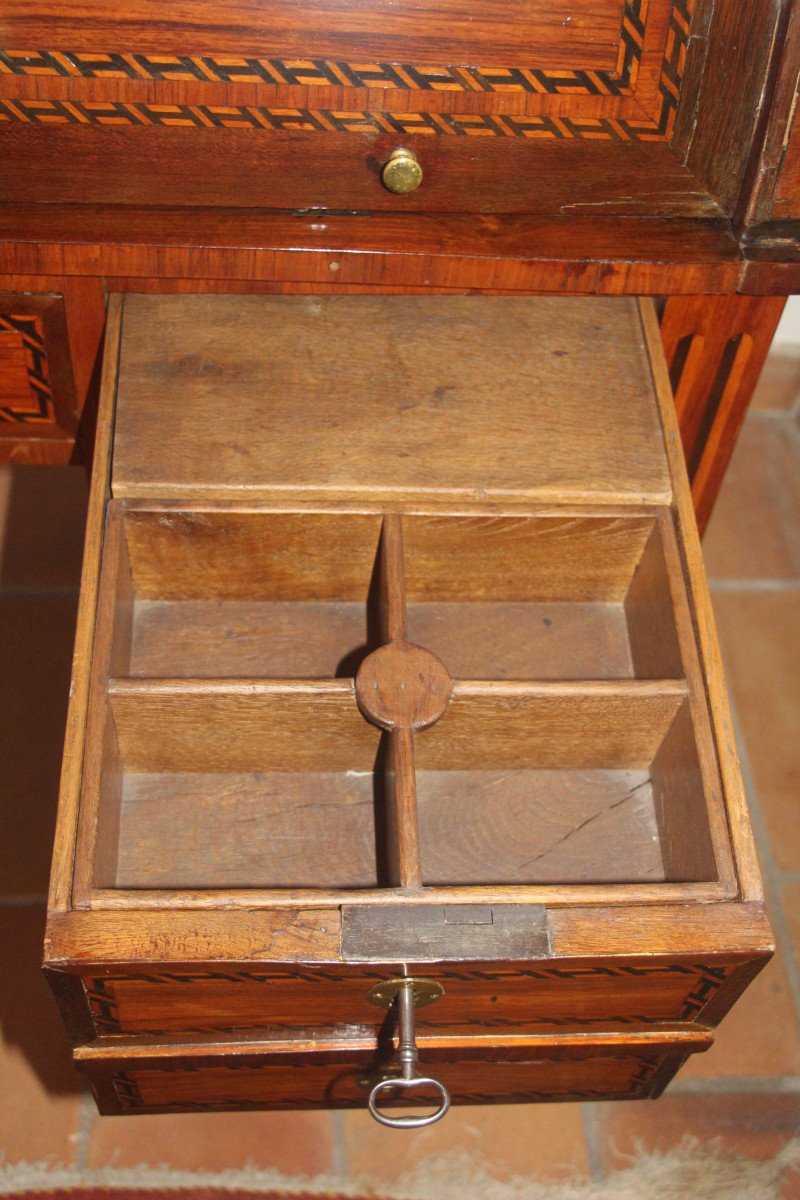 Bureau cylindre en marqueterie aux instruments de musique, époque Louis XVI, XVIIIe siècle.-photo-4