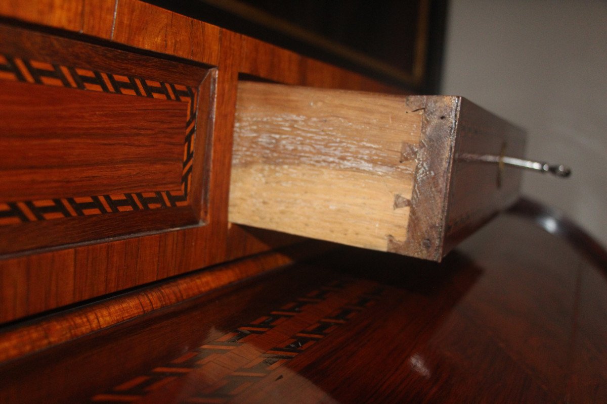 Bureau cylindre en marqueterie aux instruments de musique, époque Louis XVI, XVIIIe siècle.-photo-5