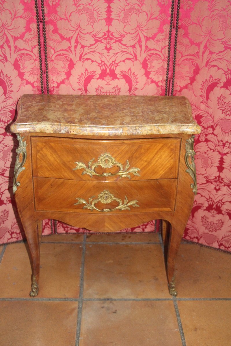 Commode d'entre-deux en bois de rose époque Louis XV, XVIIIe siècle.-photo-1