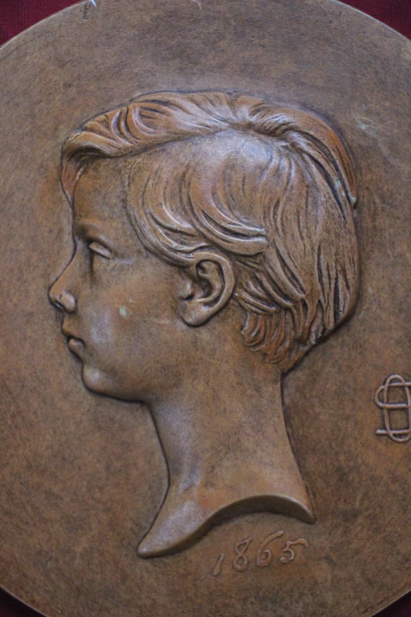 Médaillons, portrait de profil d'enfant en plâtre patiné, l'un signé L.Kley (1833-1911), XIXe.-photo-2