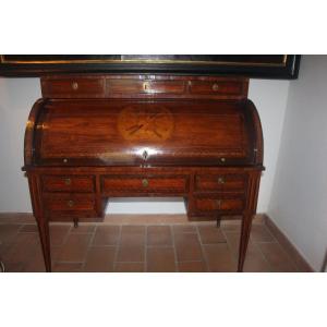 Bureau cylindre en marqueterie aux instruments de musique, époque Louis XVI, XVIIIe siècle.