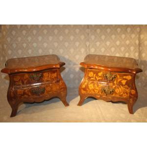 Paire de commodes hollandaises de maîtrise en marqueterie, XIXe siècle.