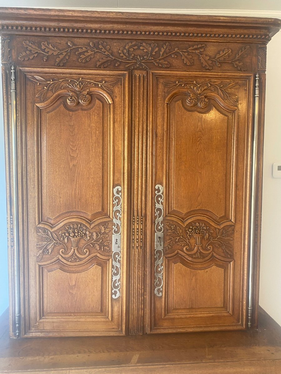 18th Century Double Body Golden Oak Sideboard -photo-1