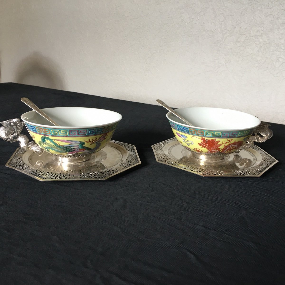 Paire De Tasses Chinoises Et Leurs Soucoupes Argent Début 20eme