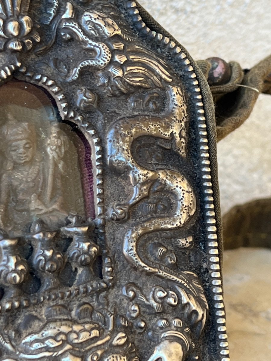 Ghau, Tibetan Silver And Silk Reliquary, XIXth Century, Tibet.-photo-5