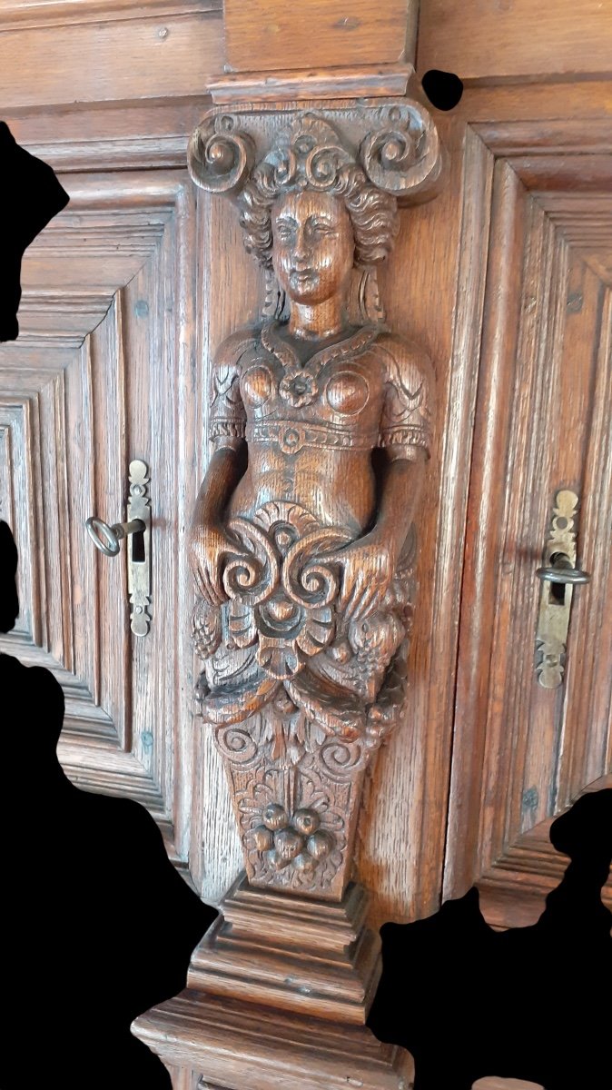 A Large Oak Cupboard From The First Half Of The 17th Century-photo-4