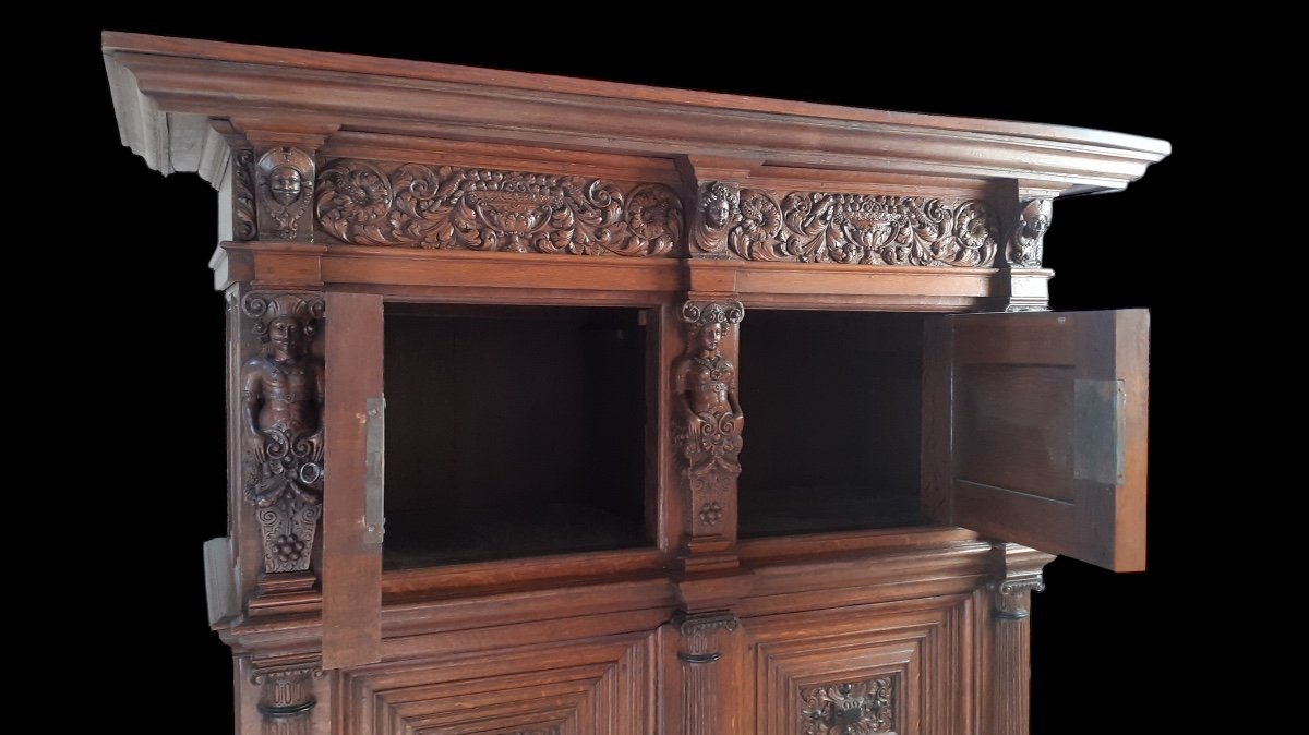 A Large Oak Cupboard From The First Half Of The 17th Century-photo-3