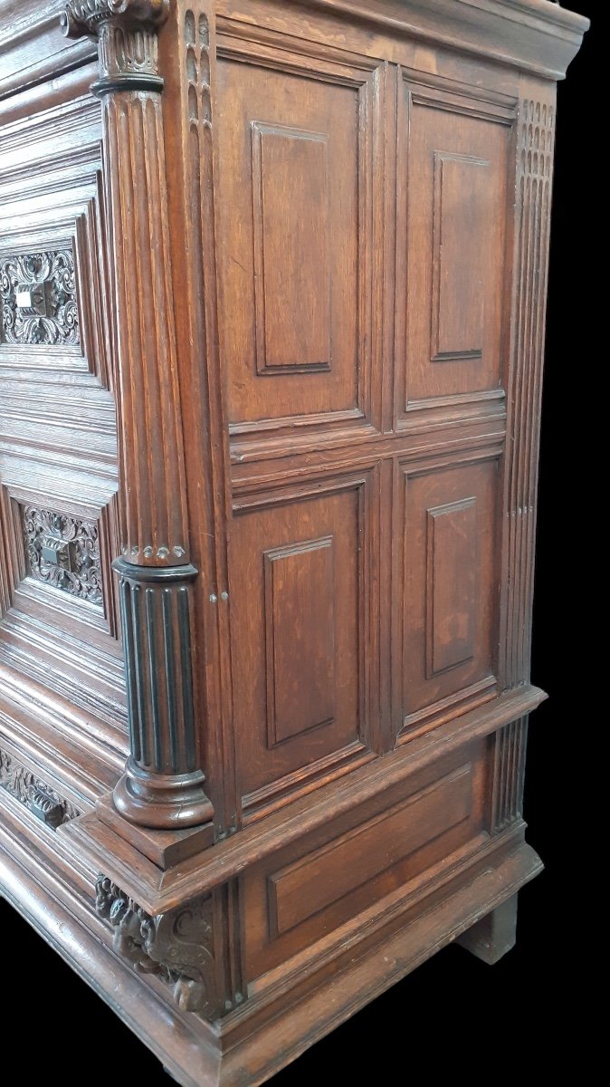 A Large Oak Cupboard From The First Half Of The 17th Century-photo-8