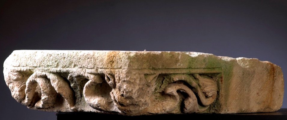 Abacus - 12th/13th Century. With A Mythical Animal On Each Side - France-photo-1