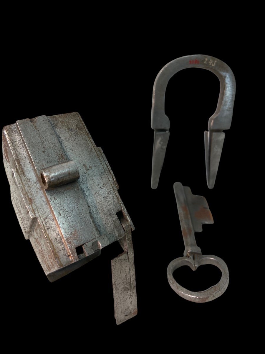 Padlock With Original Key - 18th/19th Century -photo-2