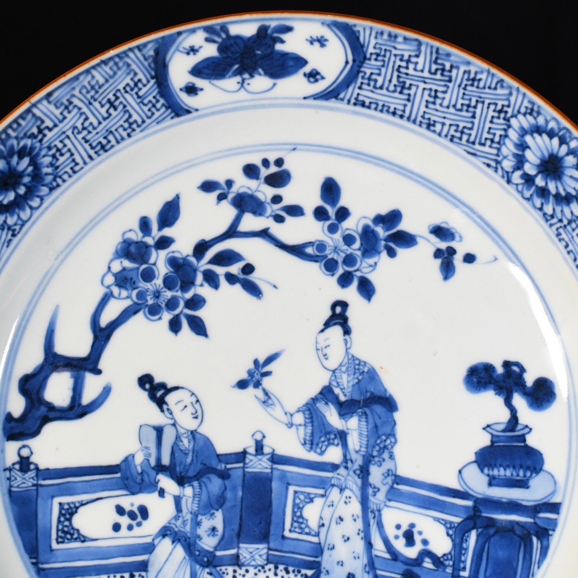 Assiette à Décor De Personnages Sur Un Balcon - Chine XVIIIe Période Kangxi-photo-2