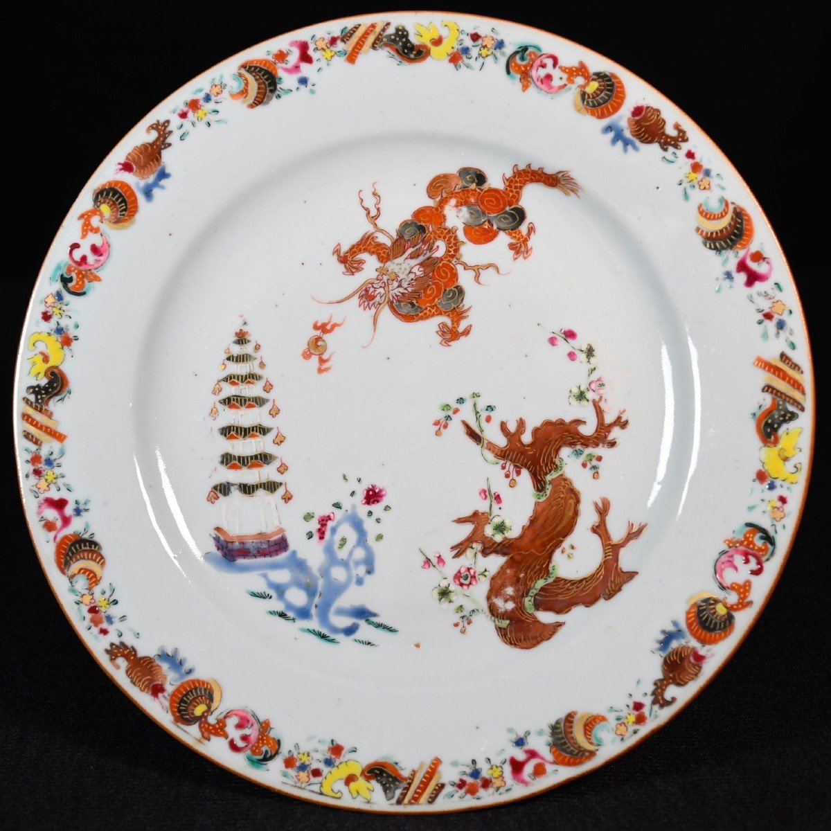 Assiette Aux émaux De La Famille Rose à Décor d'Un Dragon - Chine XVIIIe Période Qianlong