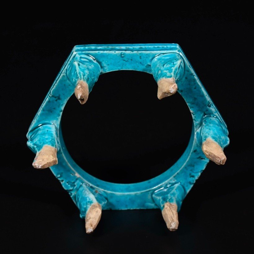 Deux supports hexagonaux en biscuit à glaçure turquoise - Chine XVIIIE Période Kangxi-photo-1