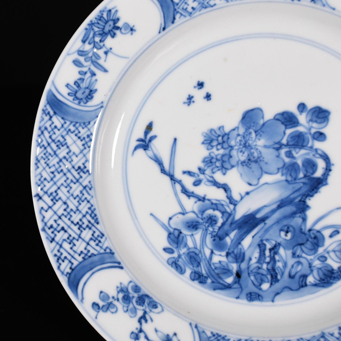 Petite Assiette En Porcelaine à Décor Bleu Et Blanc De Fleurs - Chine XVIIe Période Kangxi-photo-1