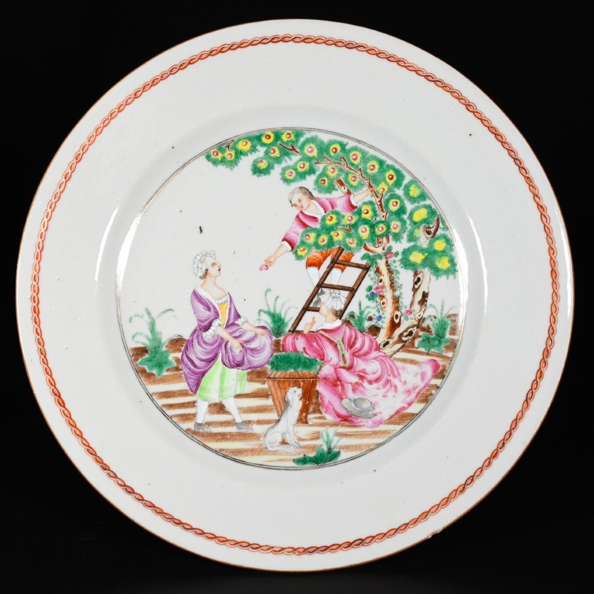 Assiette à Décor d'Une Scène De "Cuillette De Cerises-  Chine XVIIIe Période Qianlong