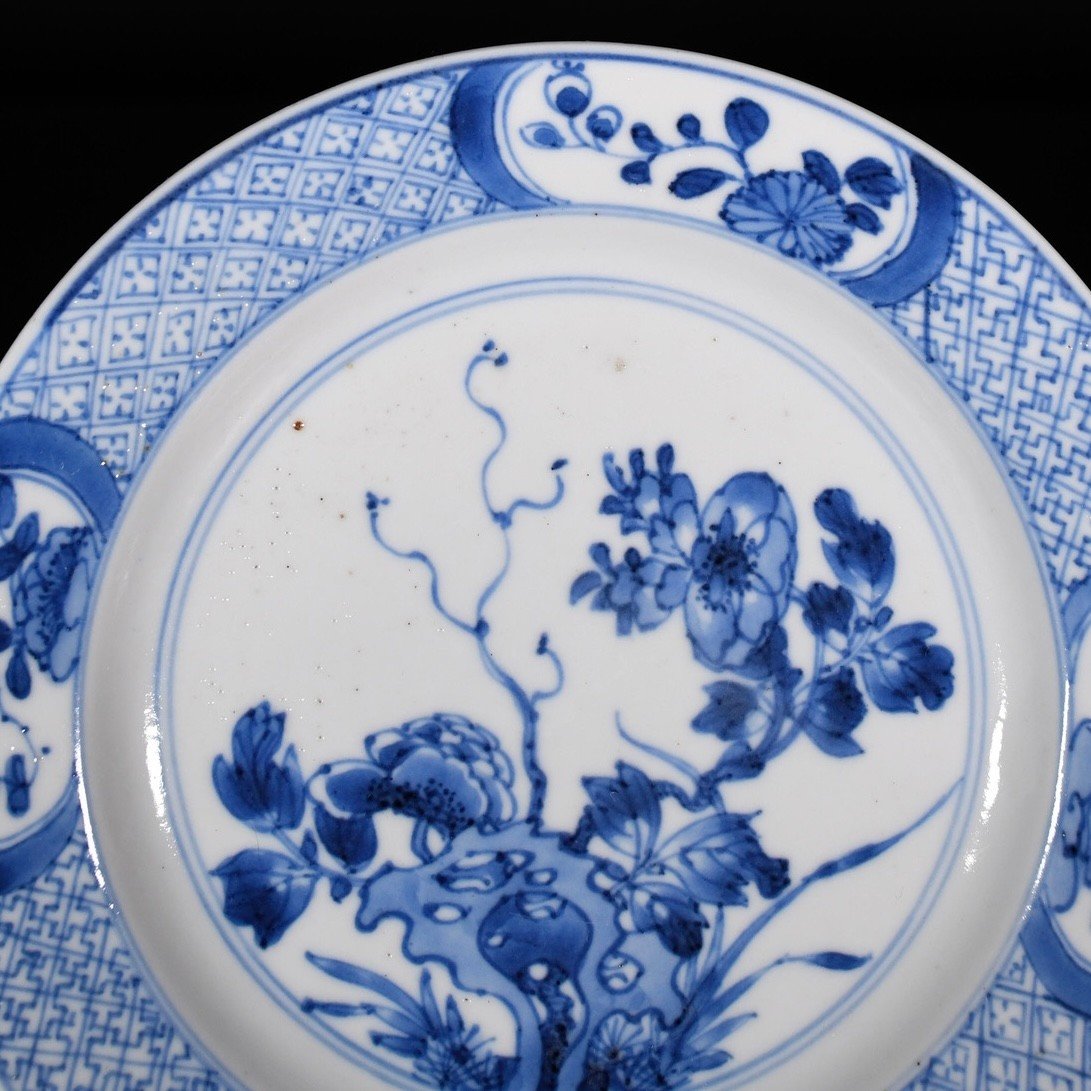 Petite Assiette En Porcelaine à Décor Bleu Et Blanc De Fleurs - Chine XVIIe Période Kangxi-photo-2