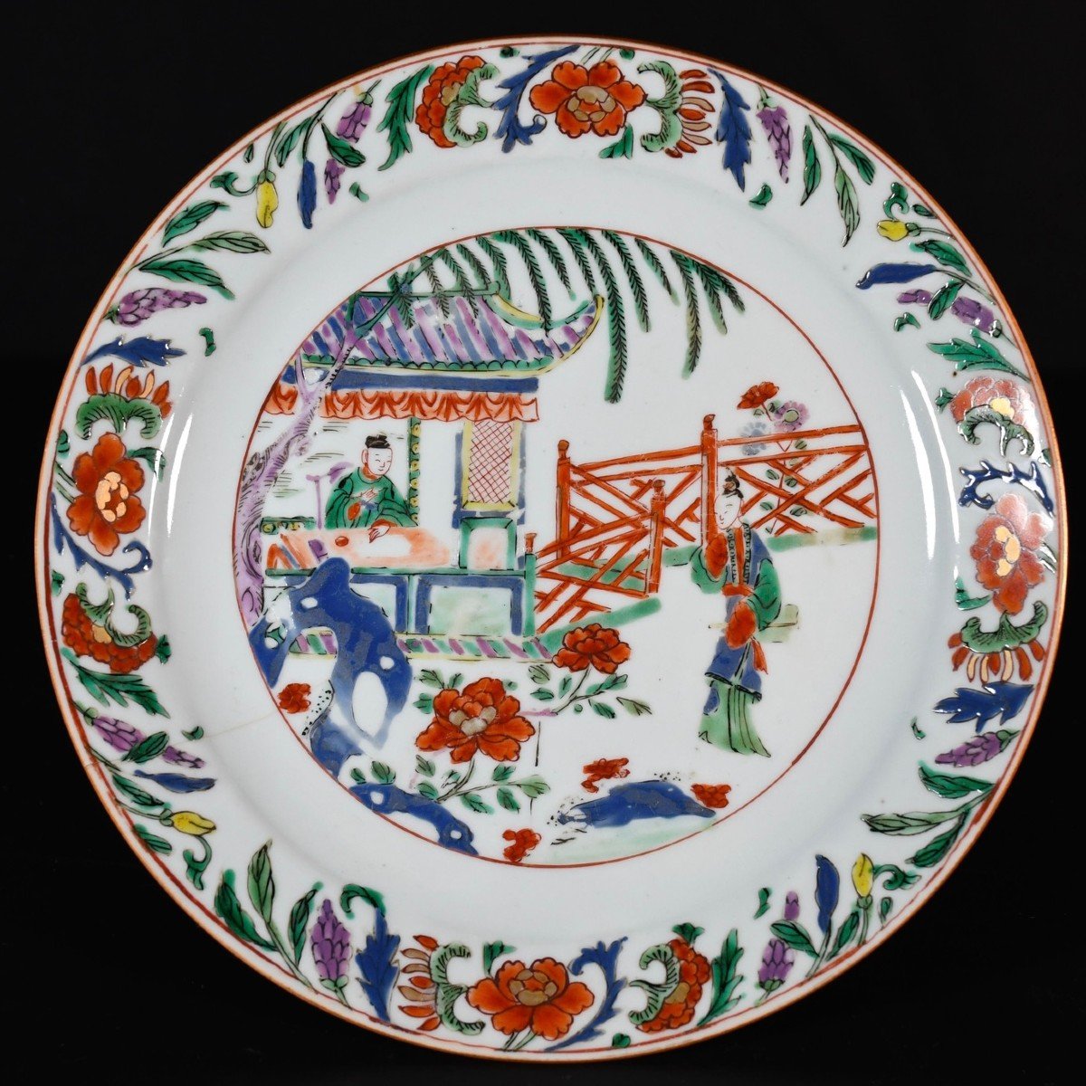 Assiette Aux émaux De La Famille Verte à Décor De Personnages - Chine XVIIIe Période Kangxi