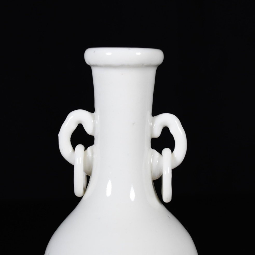 Vase En Porcelaine « Blanc De Chine » à Anses Et Anneaux Mobiles - Chine Période XVIIIe Kangxi -photo-2