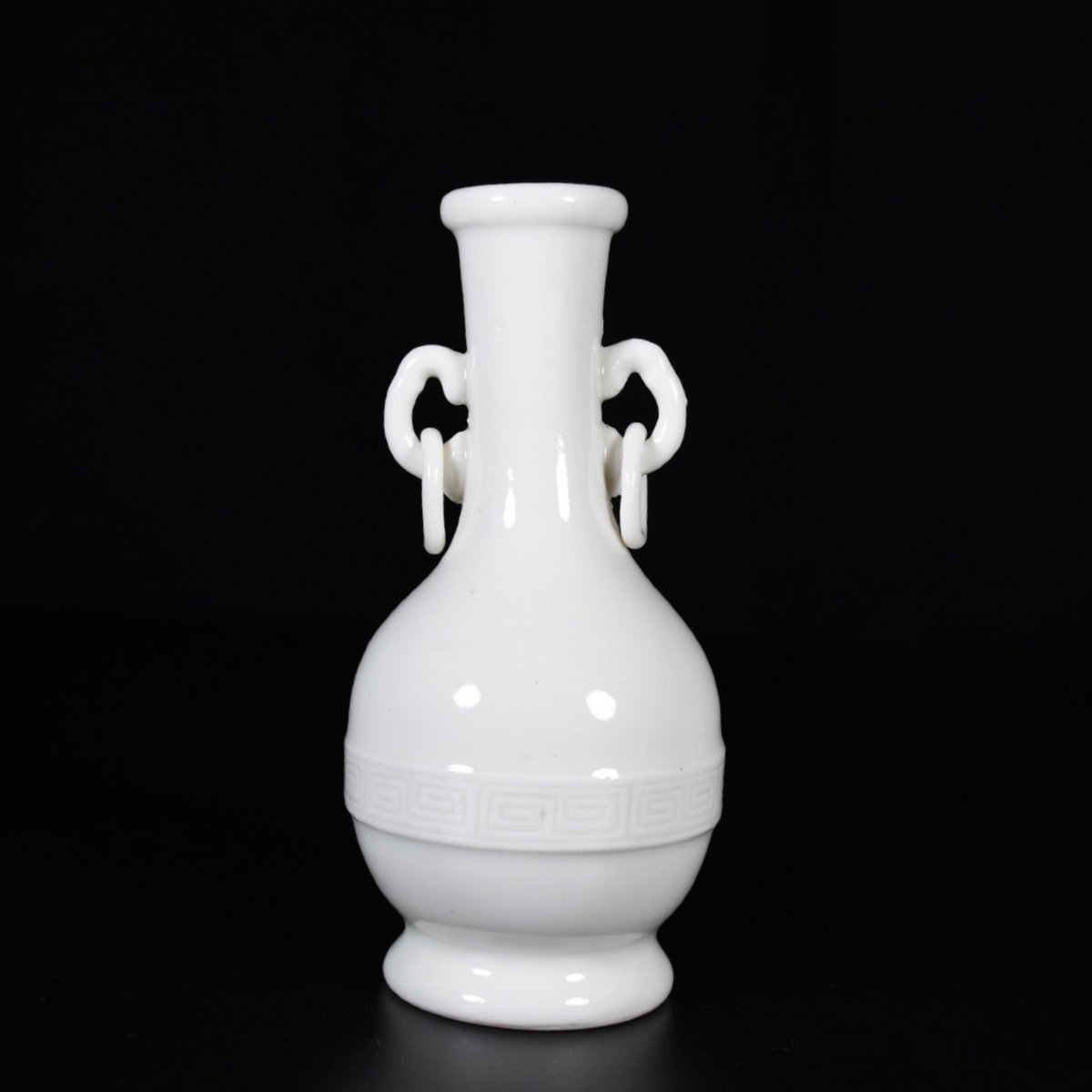 Vase En Porcelaine « Blanc De Chine » à Anses Et Anneaux Mobiles - Chine Période XVIIIe Kangxi -photo-1