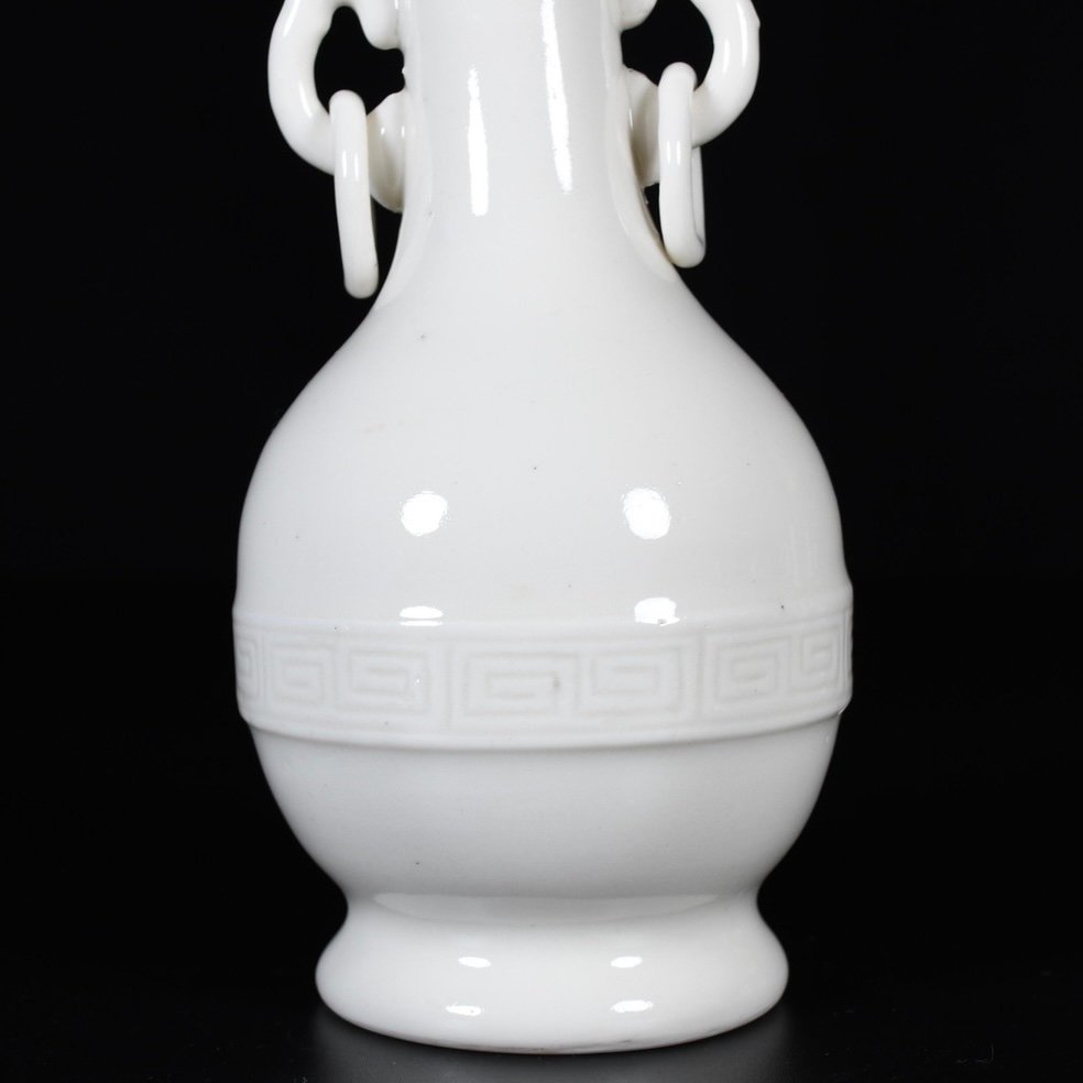 Vase En Porcelaine « Blanc De Chine » à Anses Et Anneaux Mobiles - Chine Période XVIIIe Kangxi -photo-3