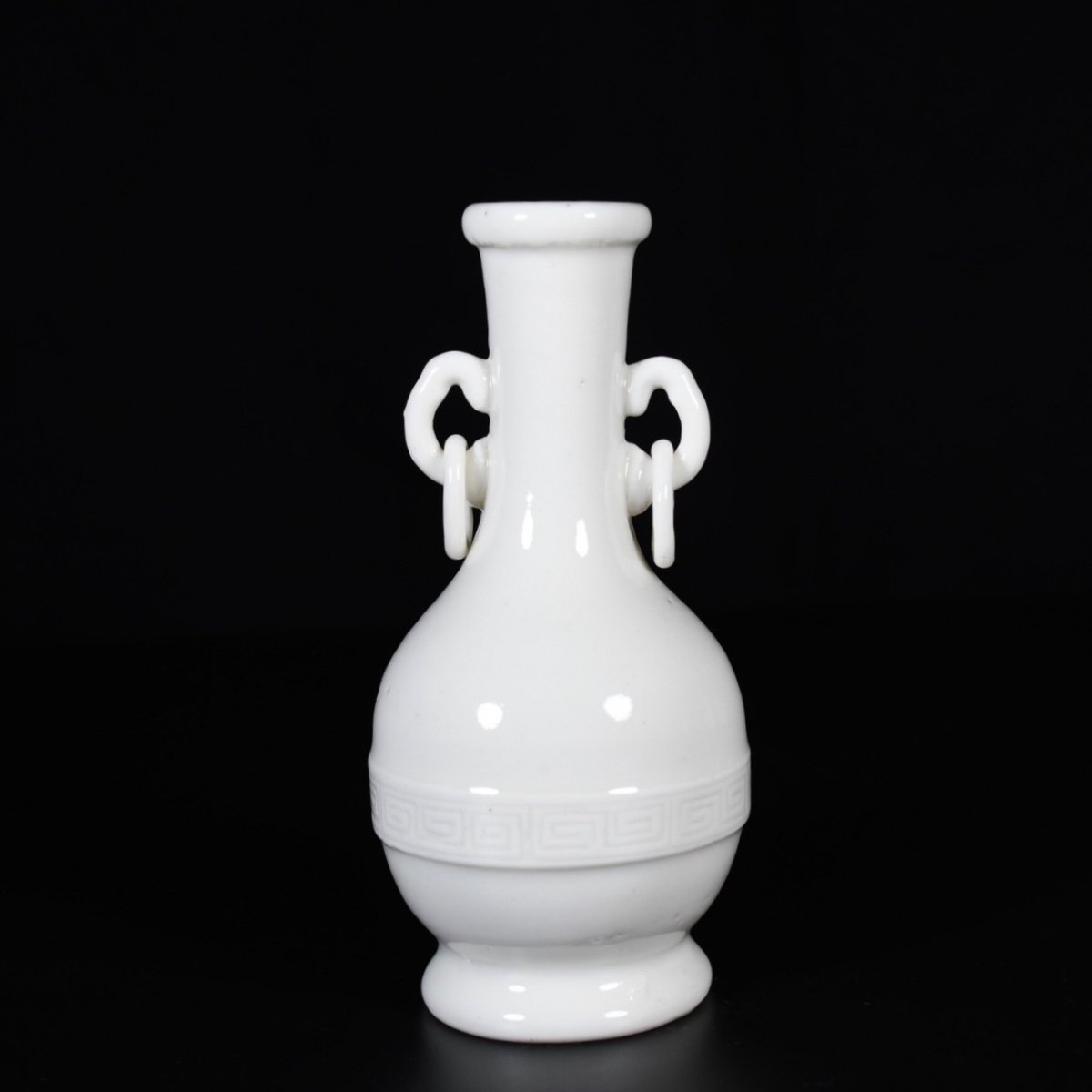 Vase En Porcelaine « Blanc De Chine » à Anses Et Anneaux Mobiles - Chine Période XVIIIe Kangxi 