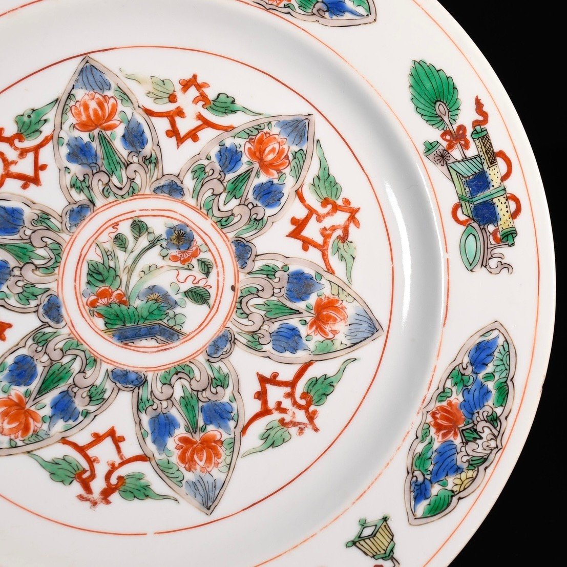 Plate With Famille Verte Enamels With Buddhist Attributes - China 18th Kangxi Period-photo-3