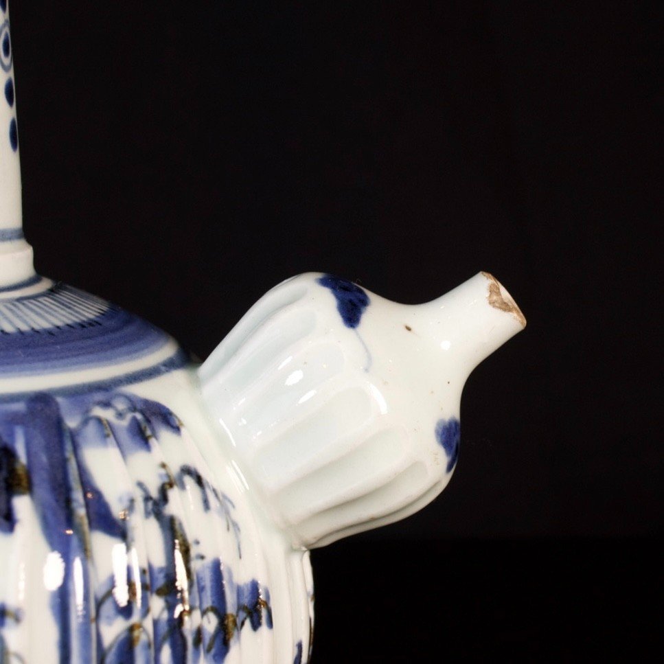 Ensemble De Kendi Bleu et Blanc Formant Paire En Porcelaine d'Arita - Japon XVIIe Période Edo-photo-3