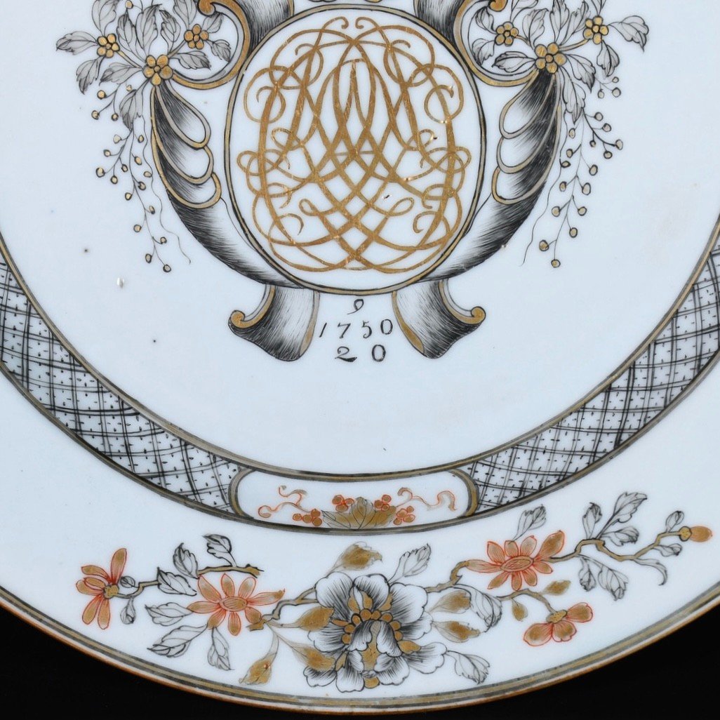 Assiette En Porcelaine à Décor En Grisaille Et Or d'Un Blason - Chine XVIIIe Période Qianlong-photo-4