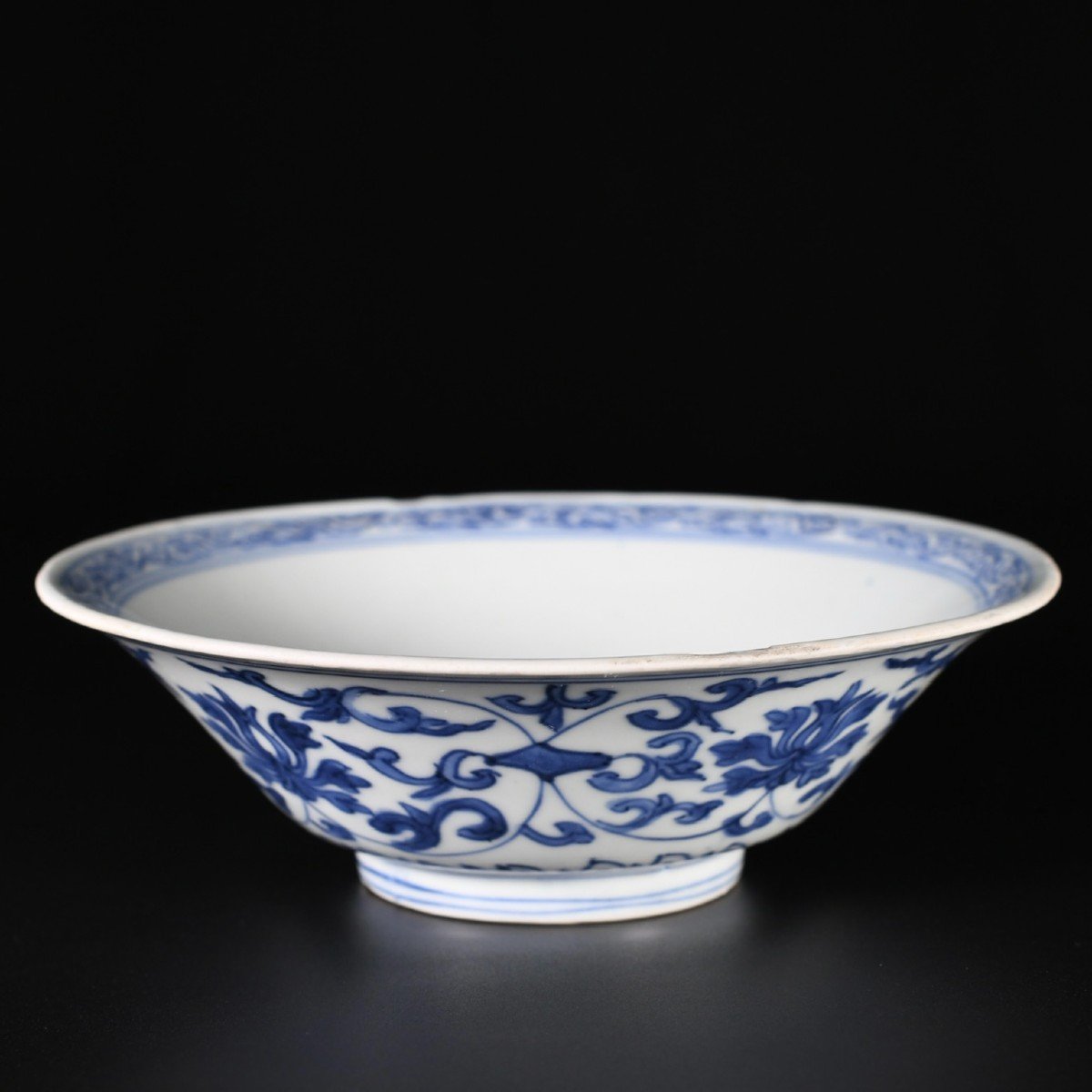 Bol De Forme Conique à Décor Bleu Et Blanc De Rinceaux De Lotus - Chine XVIIe Kangxi Period-photo-2