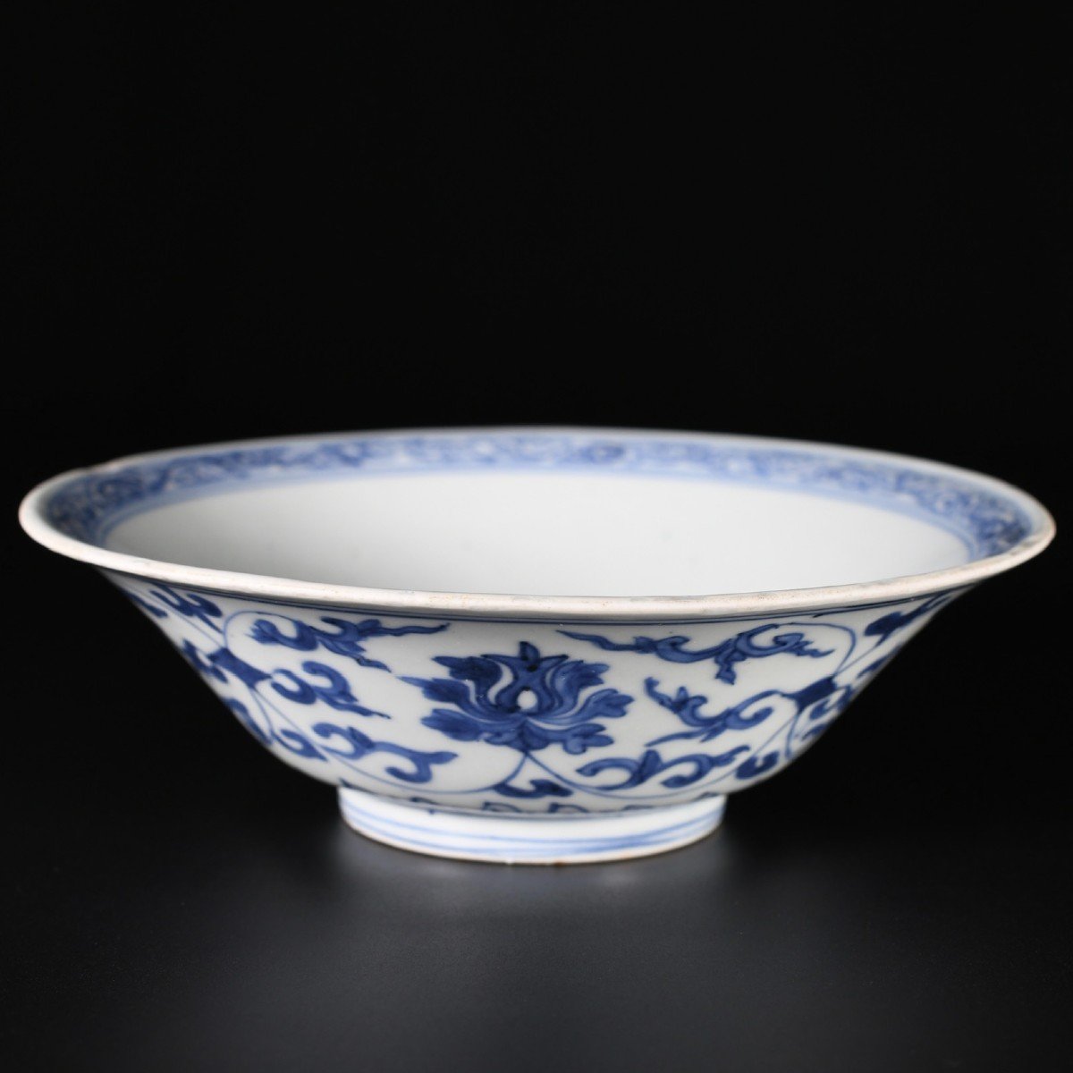 Bol De Forme Conique à Décor Bleu Et Blanc De Rinceaux De Lotus - Chine XVIIe Kangxi Period-photo-1