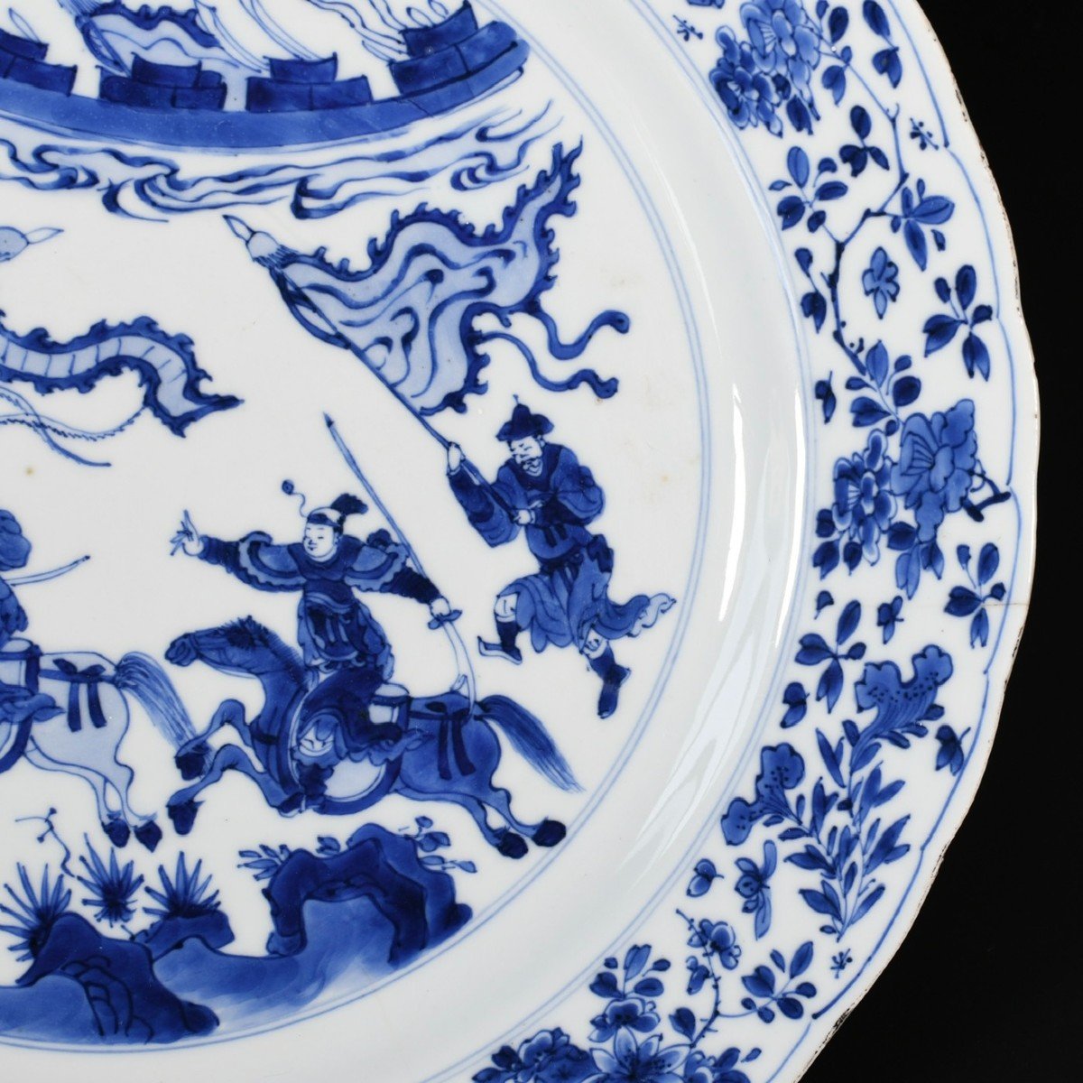 Large Porcelain Dish With Blue And White Decor Of Horsemen - China 18th Kangxi Period-photo-3