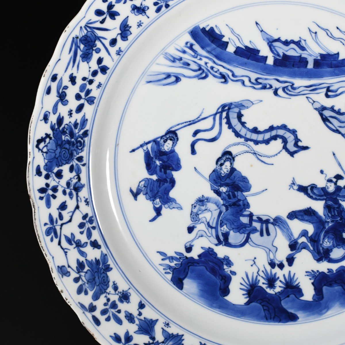 Large Porcelain Dish With Blue And White Decor Of Horsemen - China 18th Kangxi Period-photo-1