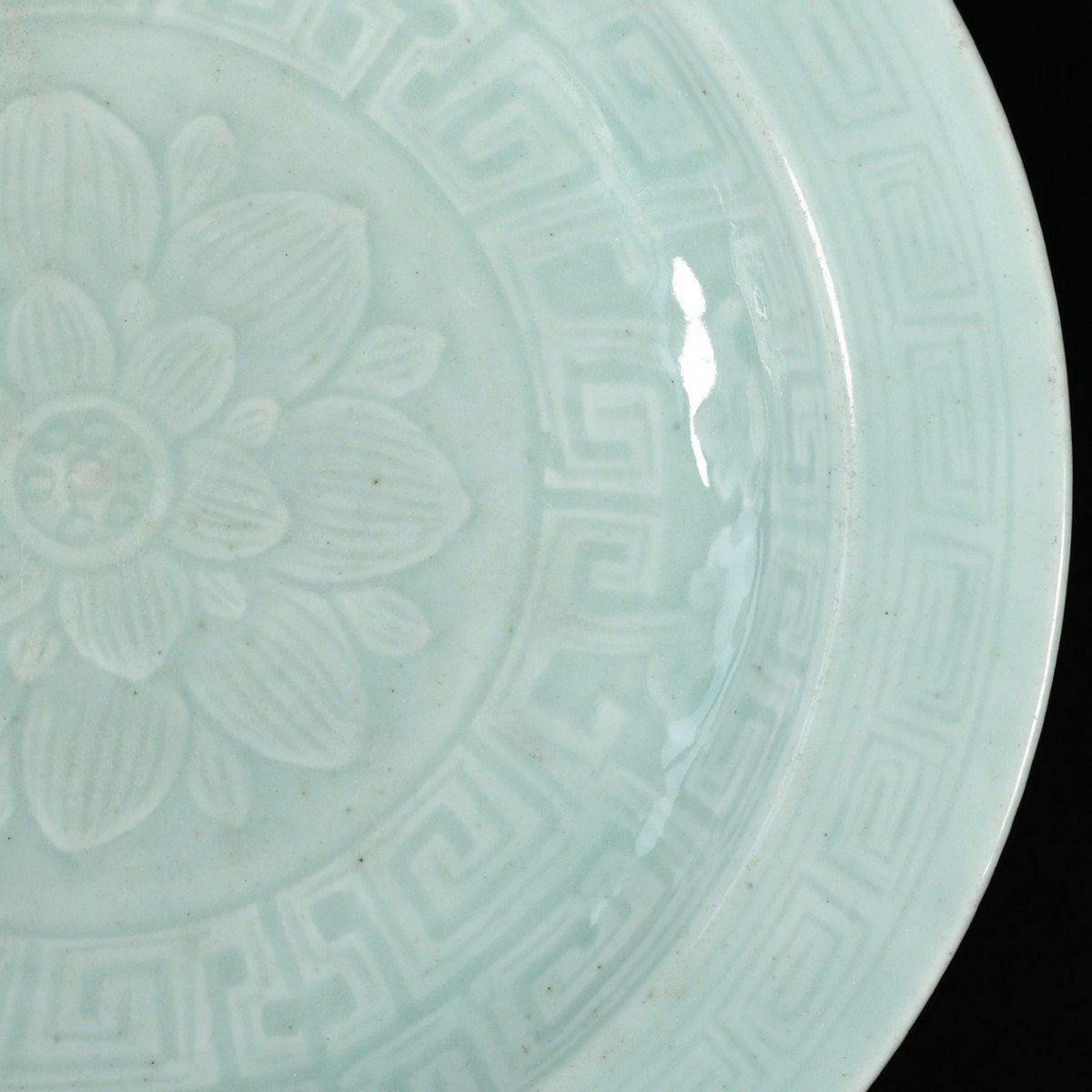 Plat En Porcelaine  à Décor Incisé d'Une Fleur De Lotus - Chine XVIIIe Période Qianlong-photo-3