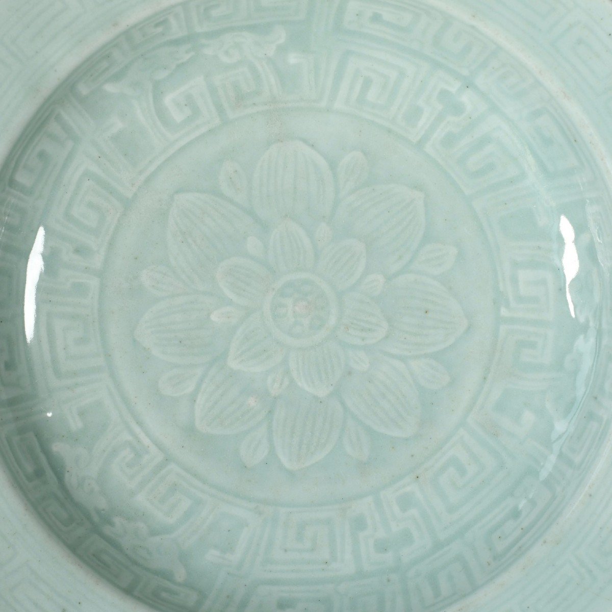 Plat En Porcelaine  à Décor Incisé d'Une Fleur De Lotus - Chine XVIIIe Période Qianlong-photo-2