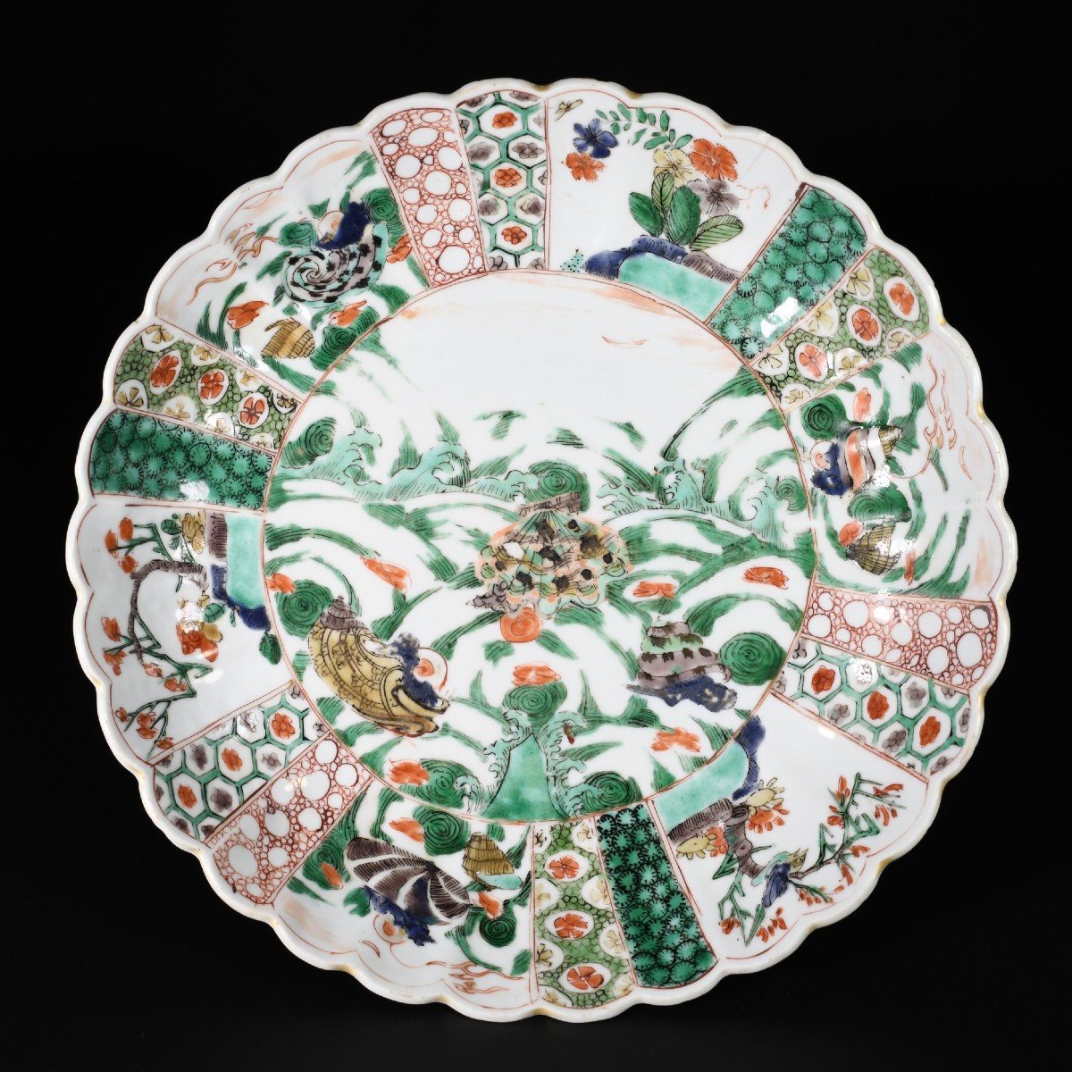 Large Famille Verte Enameled Dish With Crustacae Decor - China 18th Century Kangxi Period