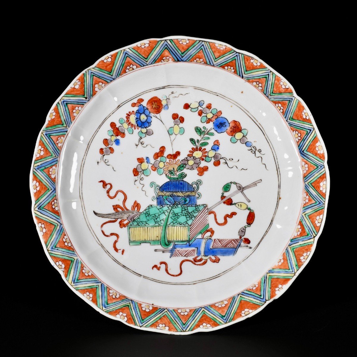 "famille Verte" Porcelain Plate Decorated With Antiques - China 18th Kangxi Period 