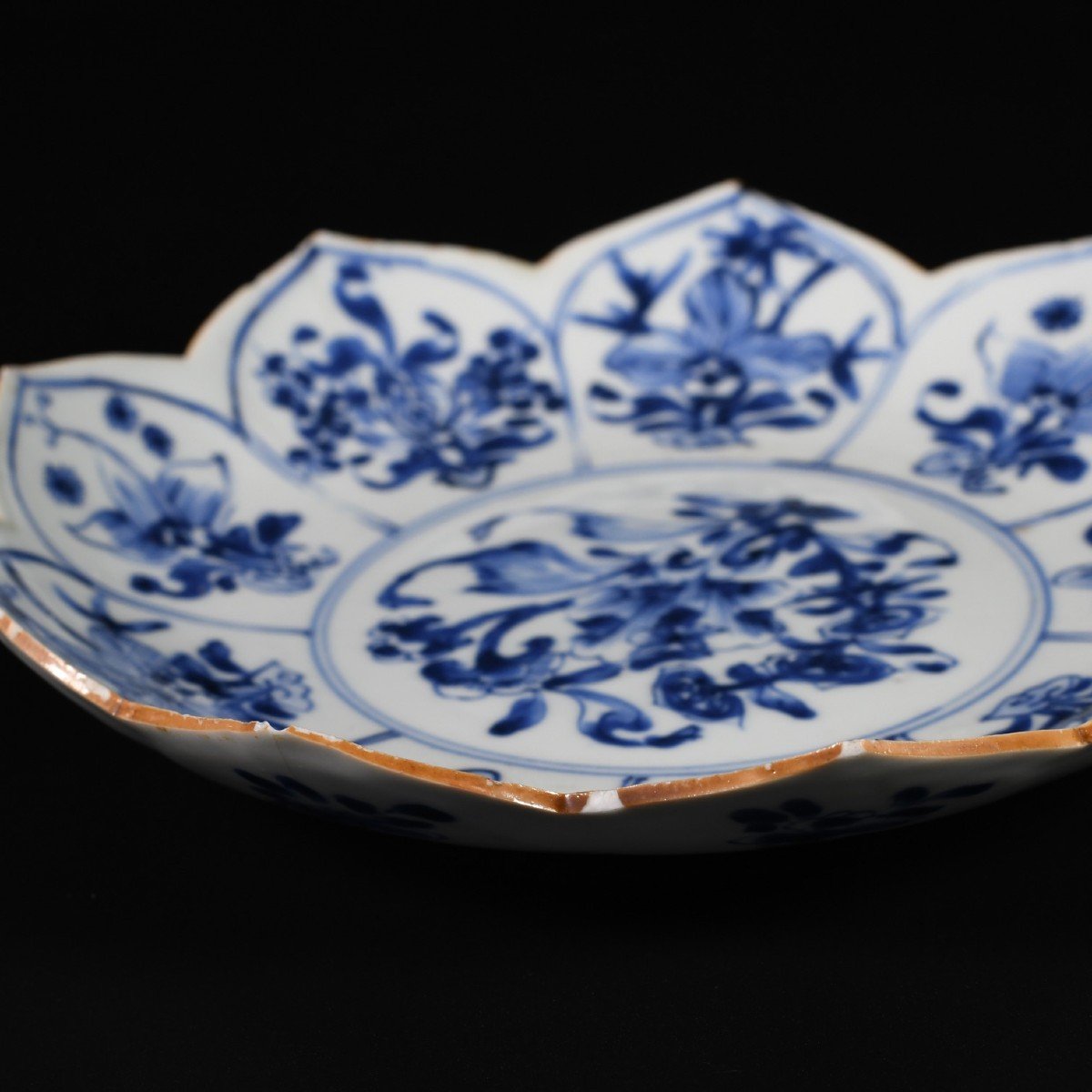 "lotus"shape  Porcelain Saucer - China 18th Century Kangxi Period-photo-1