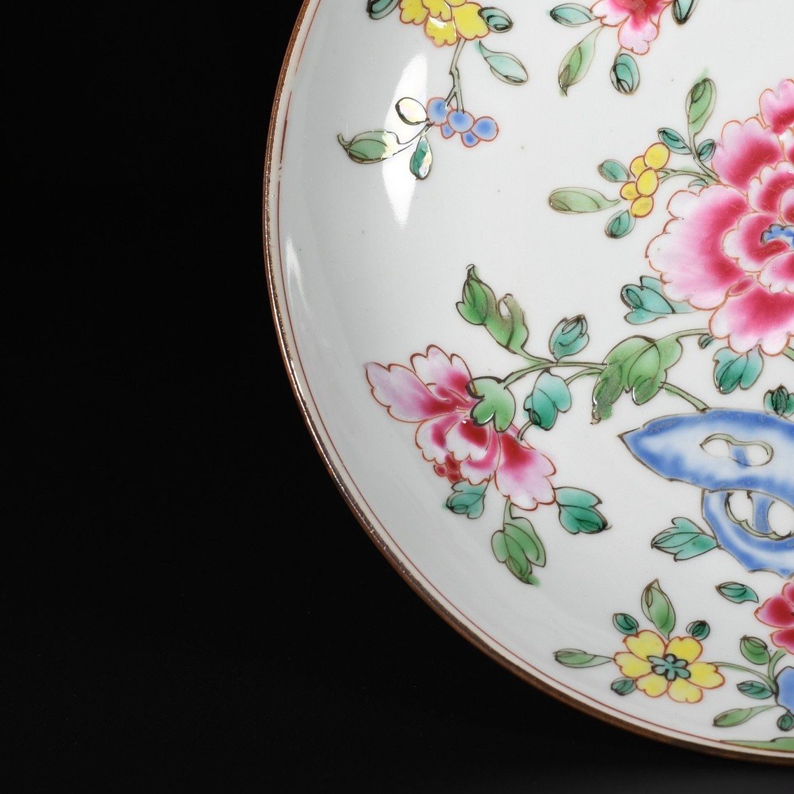 Porcelain Saucer  With Famille Rose Enamels And Flower Decor - China 18th Century Circa 1730-photo-1