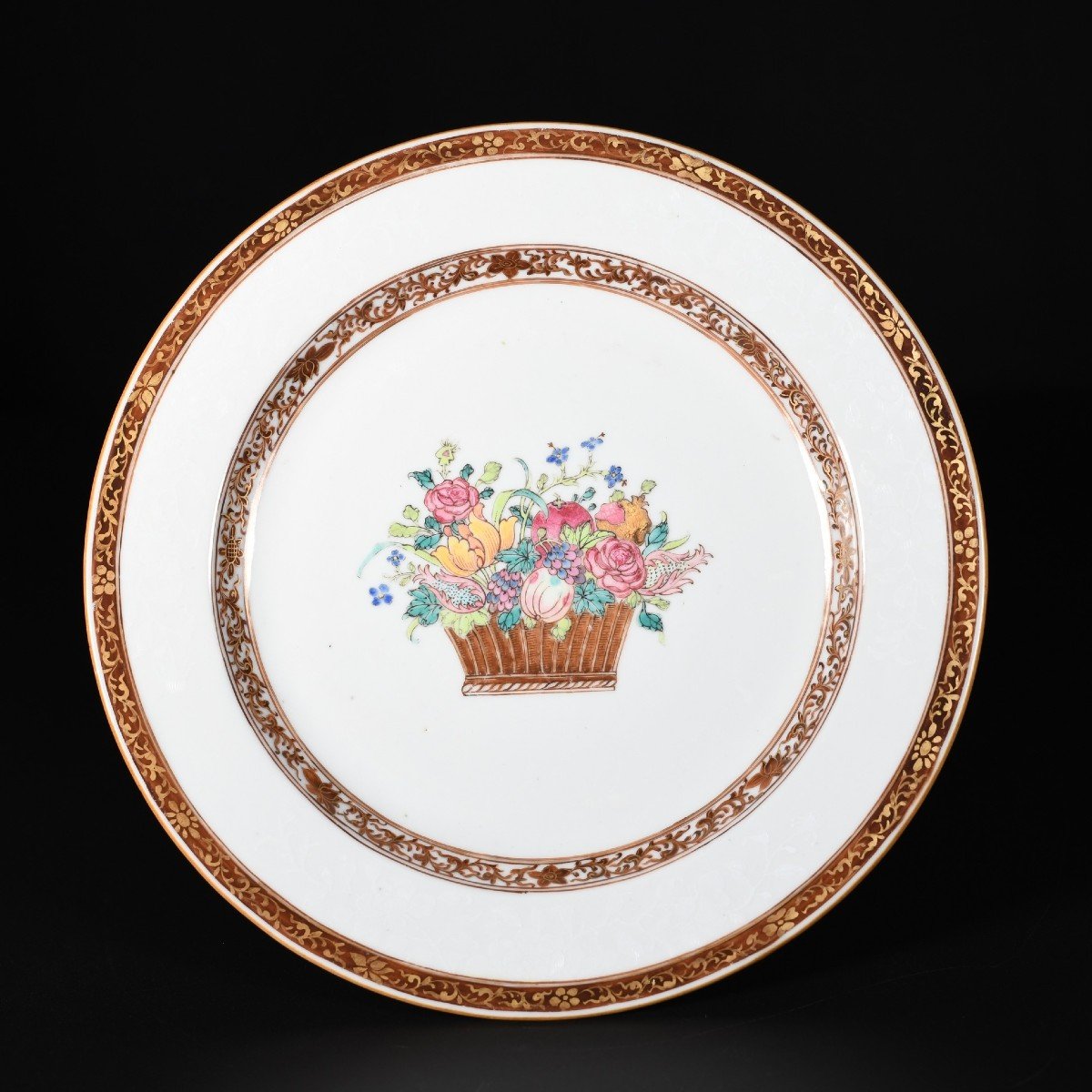 Assiette à Décor Bianco Sopra Bianco de fleurs - Chine XVIIIe Période Yongzheng