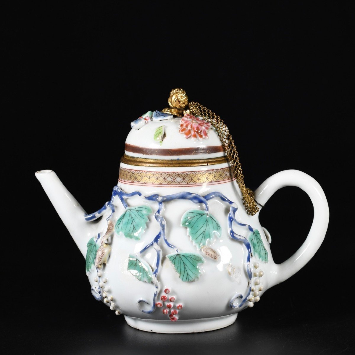 Teapot With Squirrel And Grapes Decoration In Relief - China 18th Century Yongzheng Period-photo-1