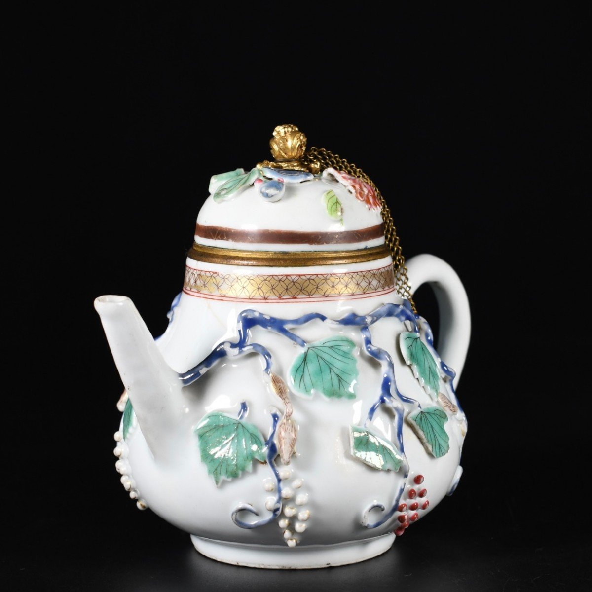 Teapot With Squirrel And Grapes Decoration In Relief - China 18th Century Yongzheng Period-photo-2