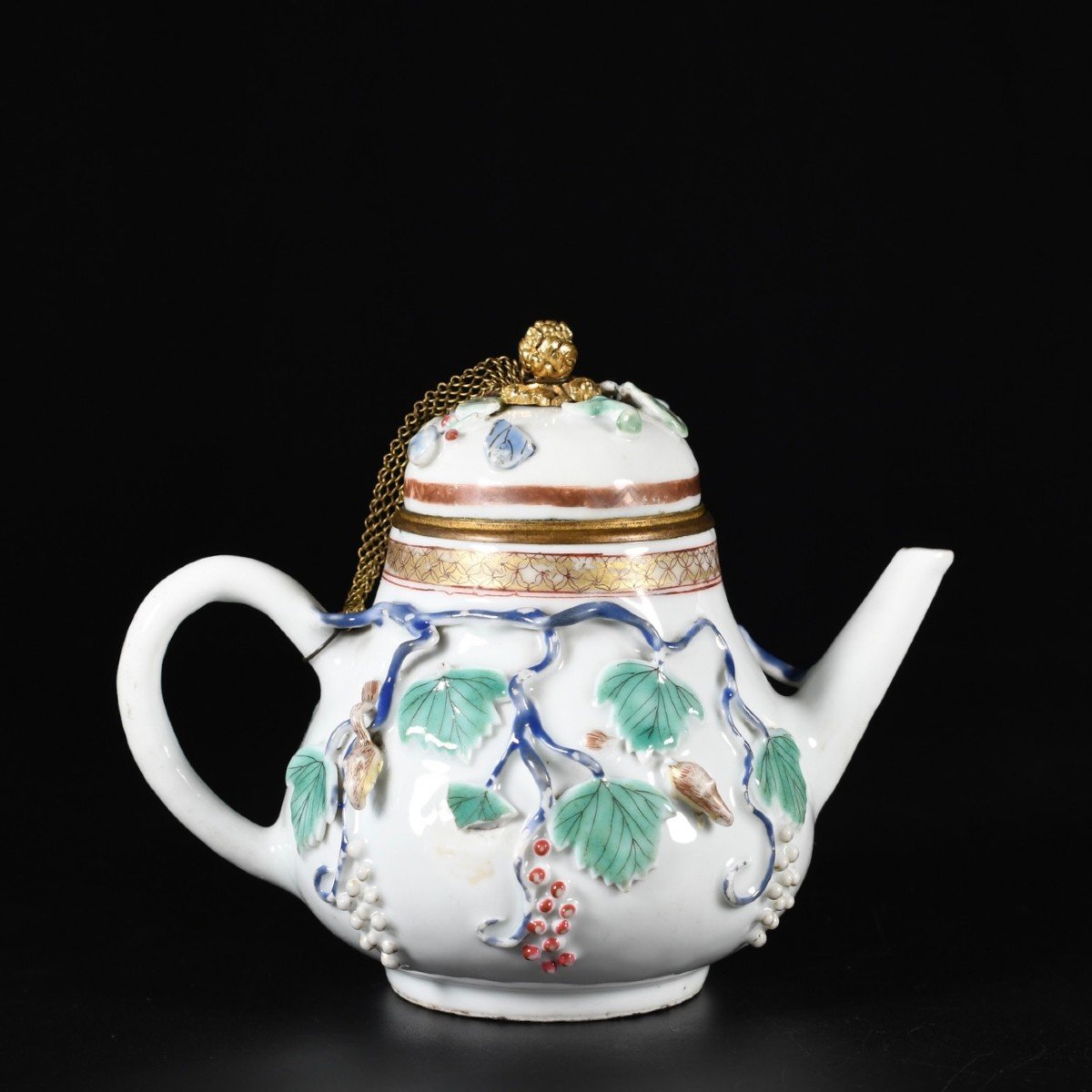 Teapot With Squirrel And Grapes Decoration In Relief - China 18th Century Yongzheng Period