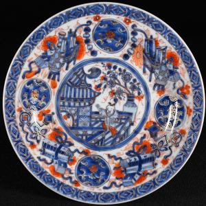 Assiette En Porcelaine à Décor Blanc Bleu d'Un Enfant Qui Danse - Chine XVIIIe Periode Kangxi