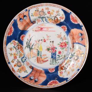 Assiette En Porcelaine  Représentant He Xiangu - Chine XVIIIe Période Yongzheng