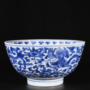 Large Bowl With Three Dragons Among The Clouds - China 17th Century Kangxi Period