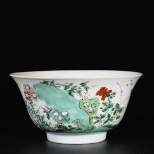 Large Wucai Enamel Bowl With Flower And Butterfly Decor - China 18th Century Kangxi Period