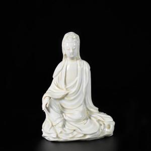 Guanyin En Porcelaine Dit "Blanc De Chine" - Chine Fin De La Dynastie Ming Dehua