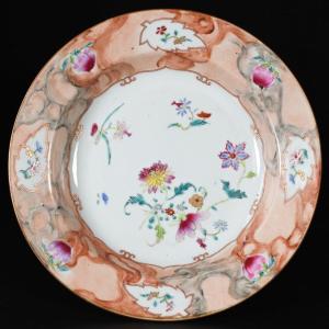 Faux-marbre Porcelain Soup Plate With Famille Rose Enamels  - China 18th Qianlong Period